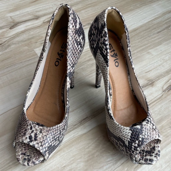 Platform Snakeskin Heels - Brazilian brand - Picture 1 of 5